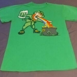 Lucky Leprechaun Drinking Beer Tee - Size: Med (0435)